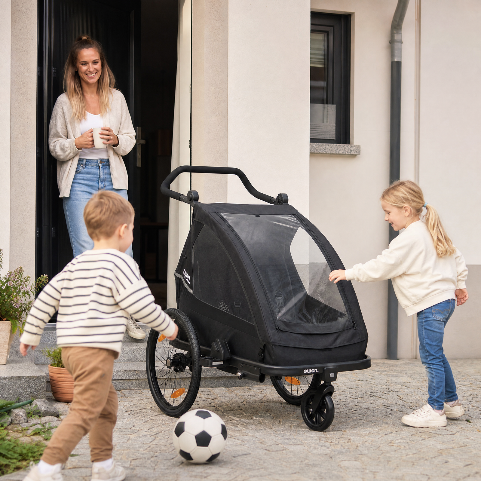 Familie mit dem Navora auf einem täglichen Weg
